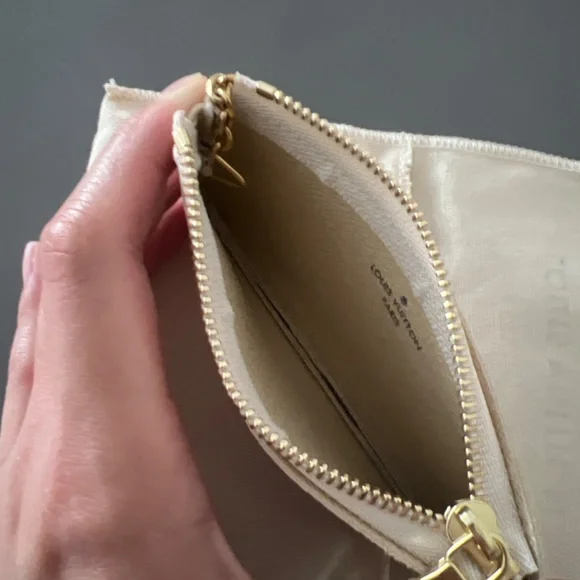 Rare Authentic Louis Vuitton Key Pouch In Damier Azur GUC - Picture 2 of 15